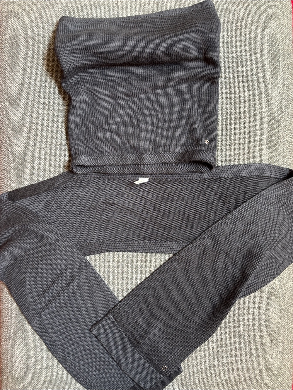 NWOT Lululemon Black Scarf